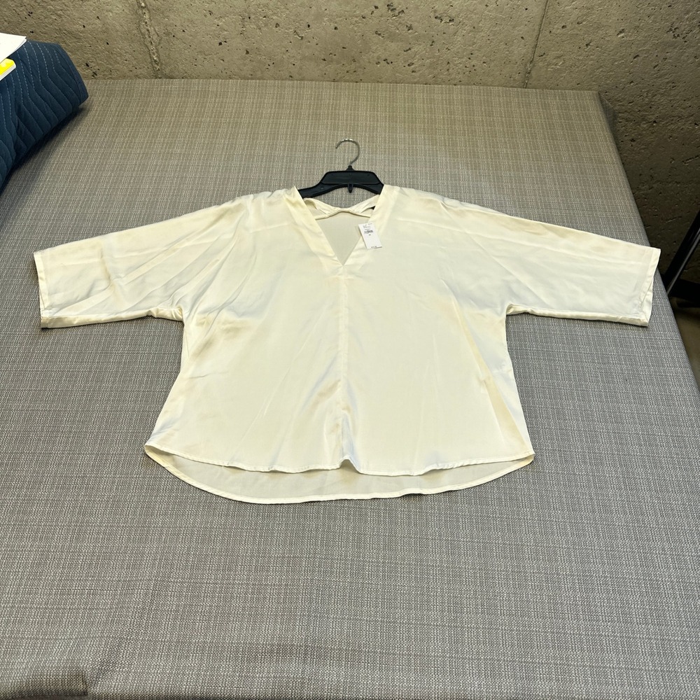 New Satin Minimalist Top Banana Republic XS Cream V-Neck Kimono Sleeve Blouse